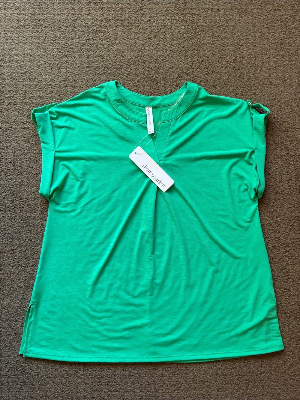 clear & scottett Bright Green Notch-Neck Short Sleeve Tee